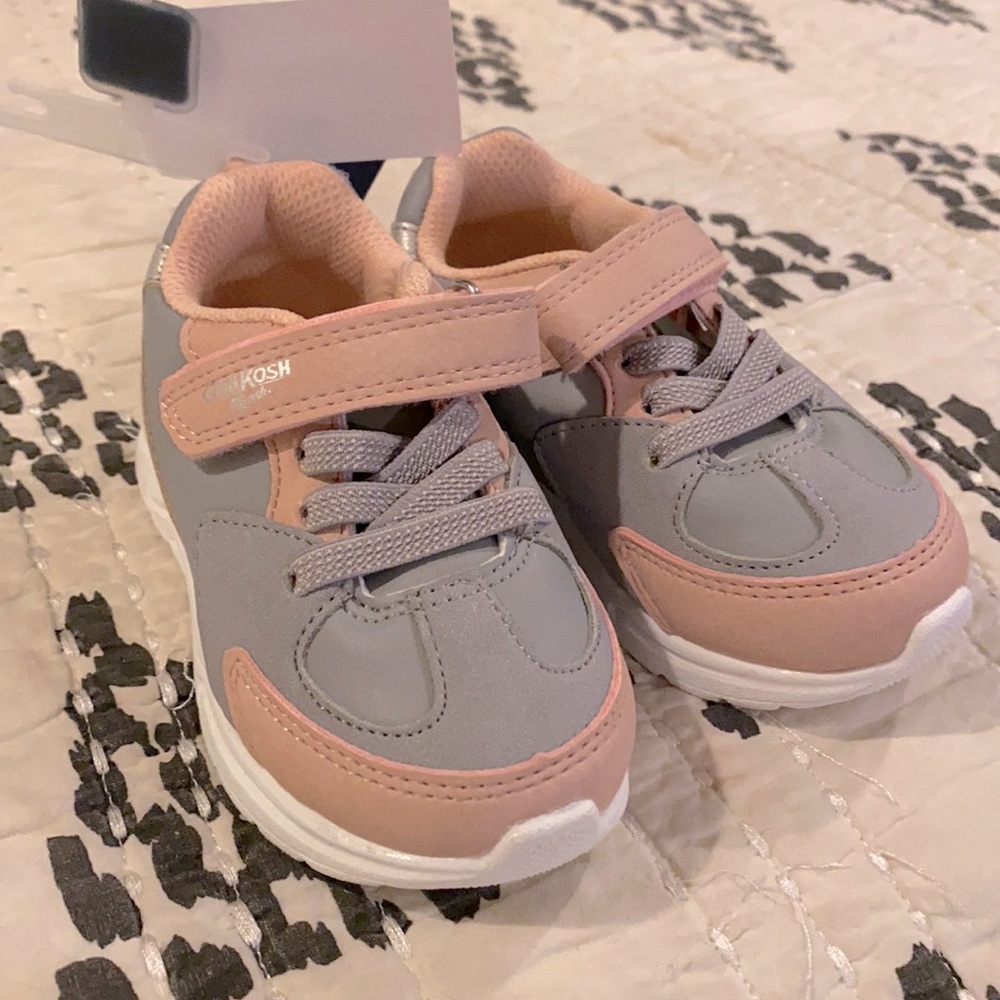 NWT OshKosh Bigosh toddler shoes.